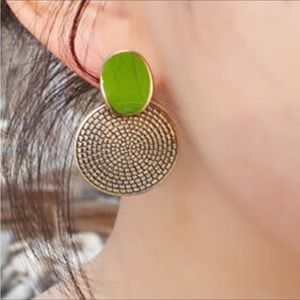 💎2/ $10-All jewelry 💎 Vintage Inspired Round Carved Earrings